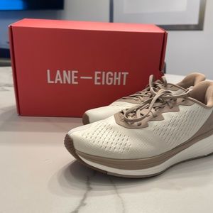 NEW Lane-Eight Relay Trainer Latte Size 8.5